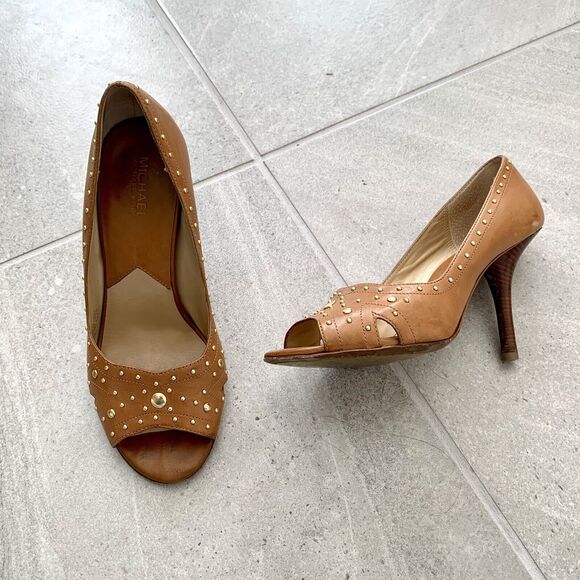 Michael Kors tan Leather heels with gold studs size 9 - Picture 1 of 6